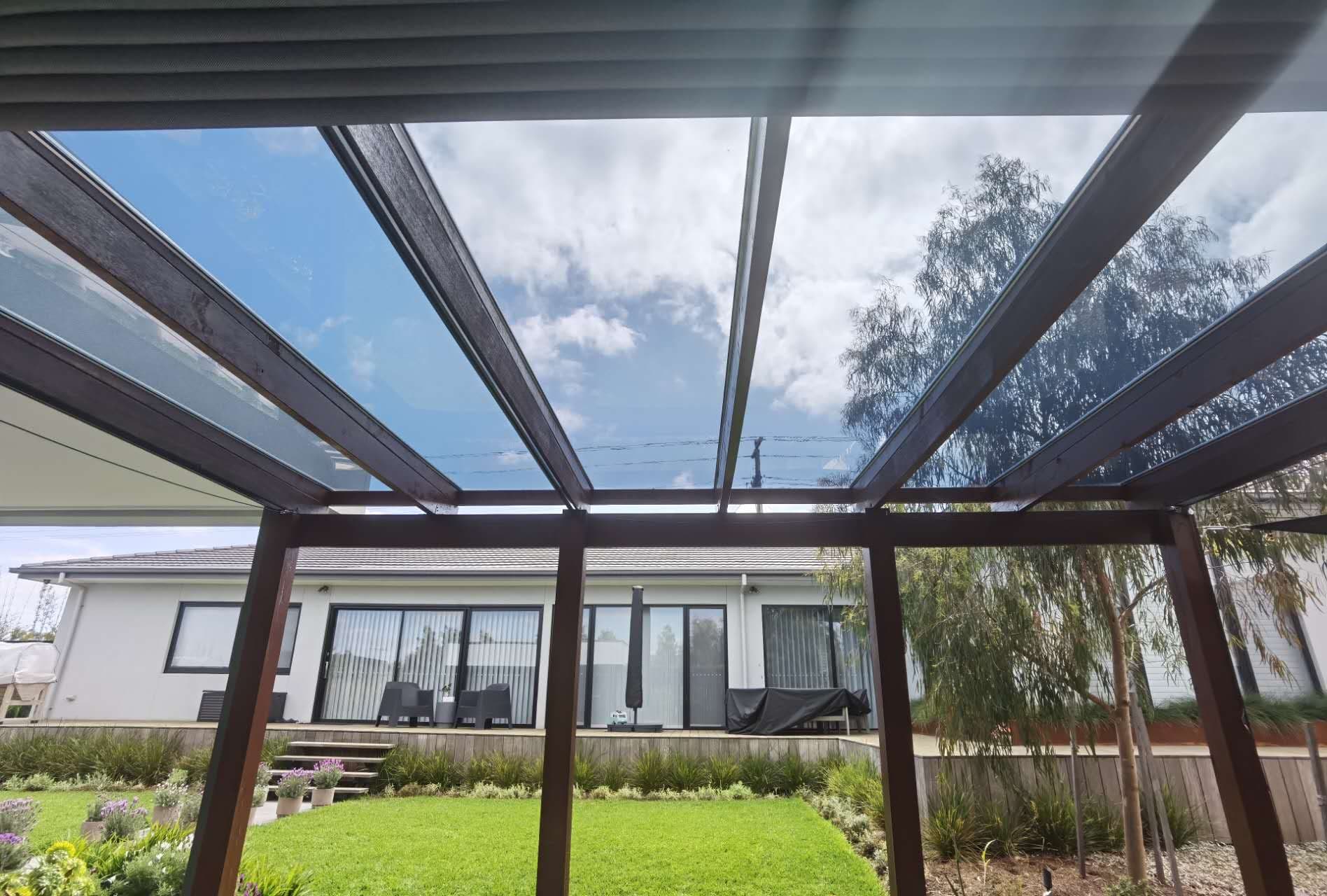 Glasbau West: Ihre individuelle Terrassenüberdachung Krefeld