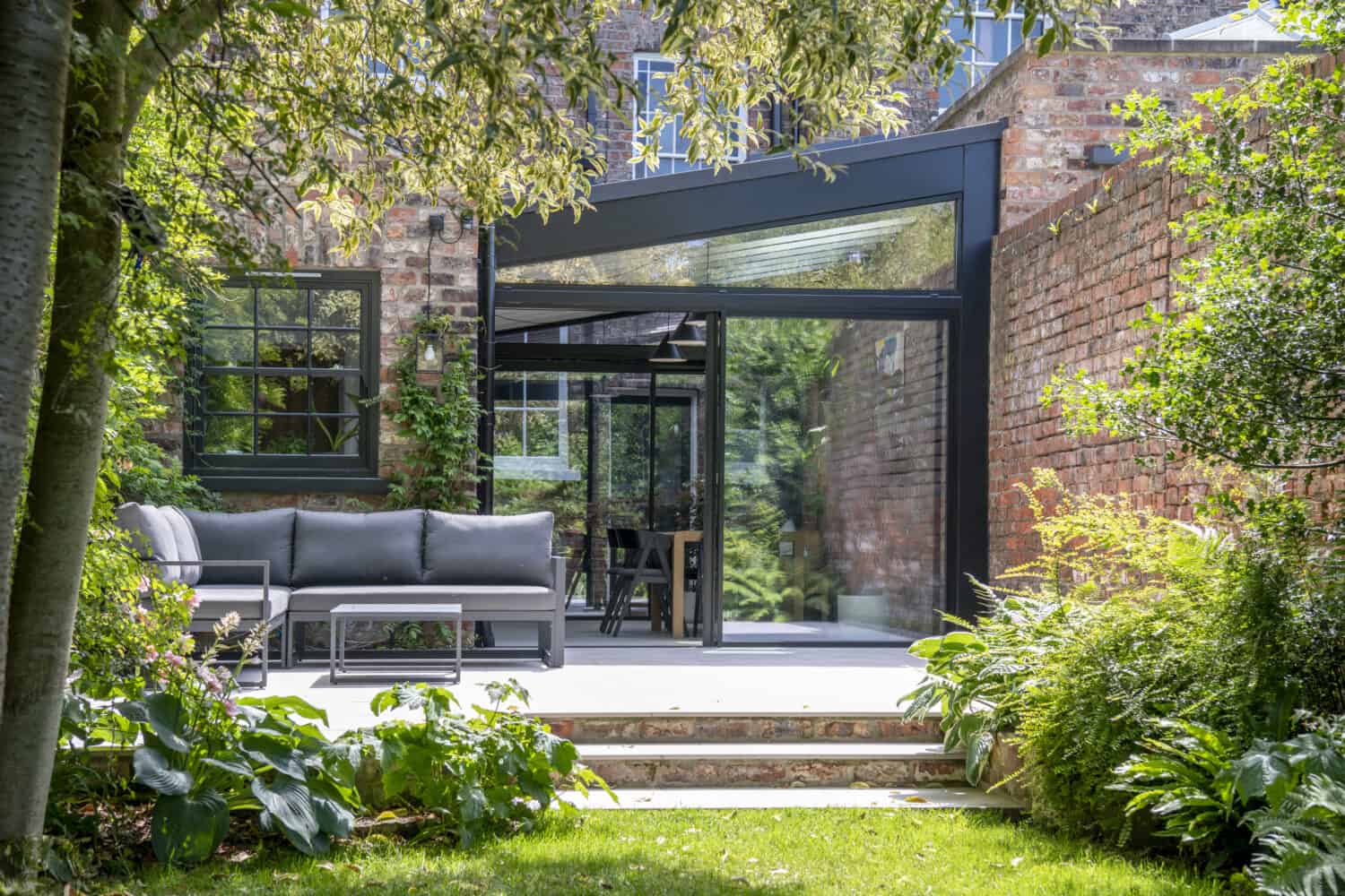 Glasbau West: Ihre individuelle Terrassenüberdachung Krefeld