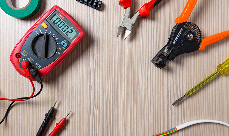 Welche Unternehmen sind zur Prüfung ortsfester elektrischer Anlagen verpflichtet?